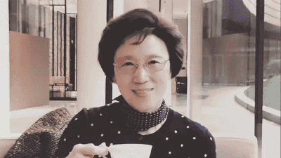 董卿母亲因癌症去世 父亲发文悼念：希望你常回家看看