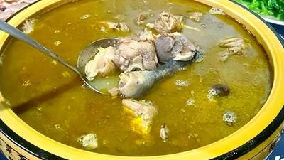 舌尖上的乡愁：怒江漆油鸡的烟火诗意