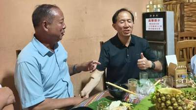 芒市夜食：一席景颇手抓饭，吃尽滇西边城烟火