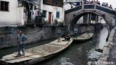 老照片：1980年洋人镜头下的上海，打破了外界对当时中国“灰暗单调”的刻板印象