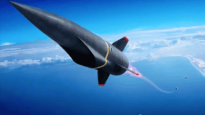 央视首次公开！中国东风-17导弹野外实射，航母变活靶？专家：更狠的还在后头！