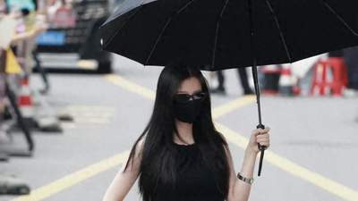原创虞书欣横店通勤穿搭走红被称横店时装周！夸张词条引发网友吐槽！