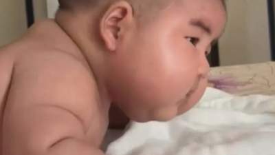 7个月宝宝送奶奶家一个月成28斤小胖墩，宝妈见了差点认不出，隔代带娃的这些误区你踩中了吗？