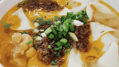 荣昌特色铺盖面,手工扯出薄韧入味江湖面食