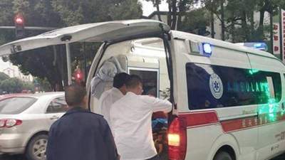 山东夫妻九寨沟度蜜月，妻子脑出血被当晕车，司机冒死绕路狂奔