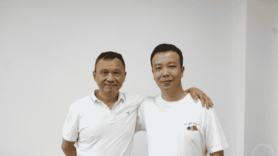 载“李要得”进藏的“黄色法拉利”运抵重庆,两位的哥感慨:这趟能吹一辈子