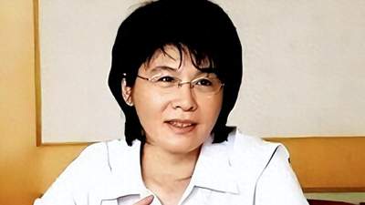 原创她是乔冠华的千金,却被继母百般刁难,连保姆也给她罪受