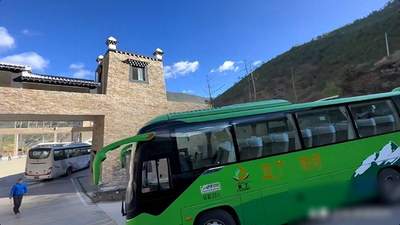 圈山河筑围墙敛财造古镇负债透支弃短利归文旅本心