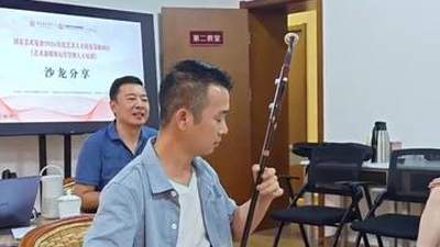 文旅中国会客厅沙龙首秀：琴弦轻响，指尖再现万马奔腾之势