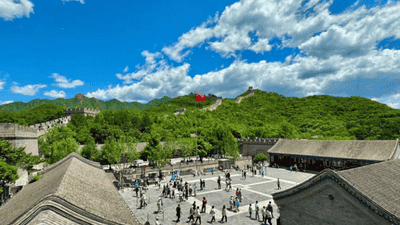 八达岭暑期日均超5万游客 景区革新提升服务体验