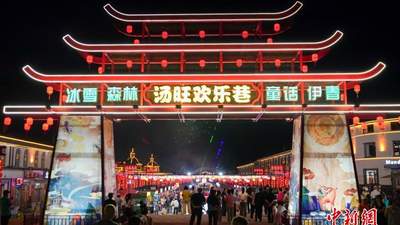 来小兴安岭汤旺欢乐巷 逛清凉夏夜市集玩多元互动