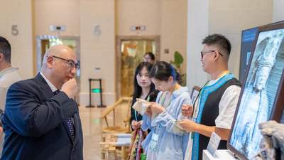 APEC会场外成都造数字科技吸睛 光场裸眼3D让千年文物活起来