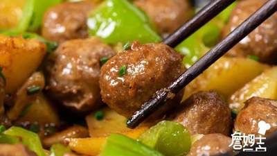 下班不想开火炖炒？跟着做潮汕牛肉丸土豆煲，多食材一锅搞定，轻松凑出满足晚餐