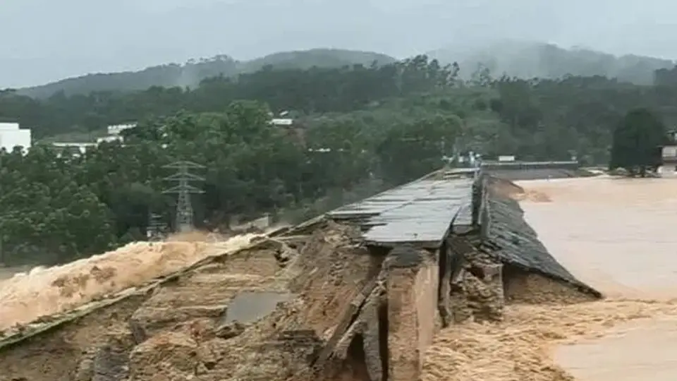 广西一水库溃堤，大量洪水向下游倾泻！300余人紧急转移