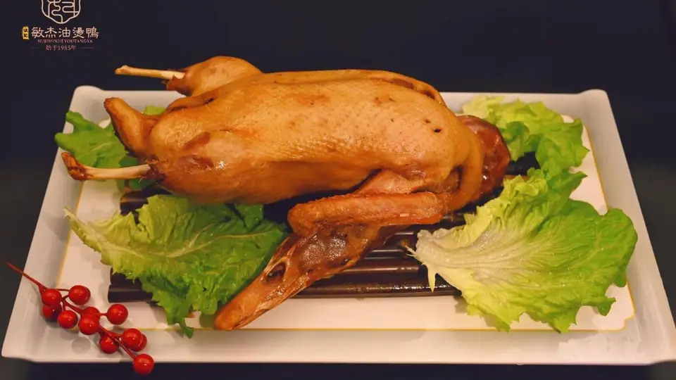 逛徐州云龙区胡记敏杰卤味店 挑盐水鸭香酥鸡配家常卤味 适配独食家宴多场景吃得过瘾