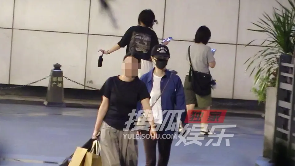 景甜自律日常练瑜伽 休闲运动穿搭松弛自在