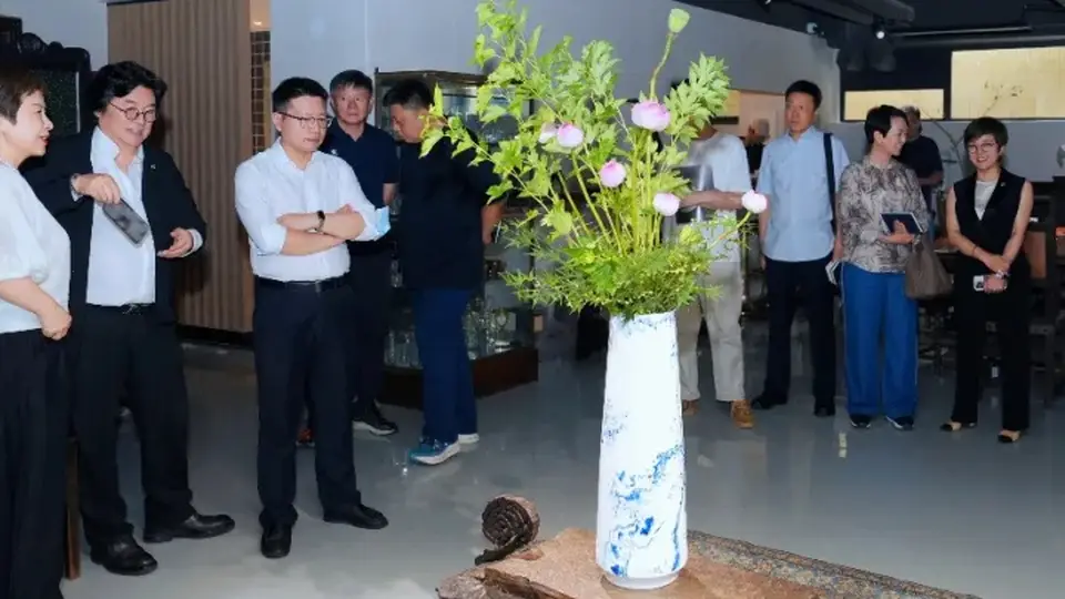 在上海典传艺术空间遇见“石墨青”