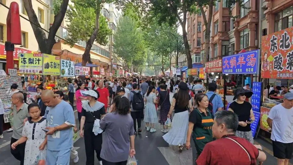 暑期避暑游火热|红专街早市成体验冰城烟火气的“清凉驿站”