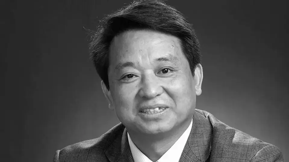 北师大外语学院院长苗兴伟因病逝世，享年58岁
