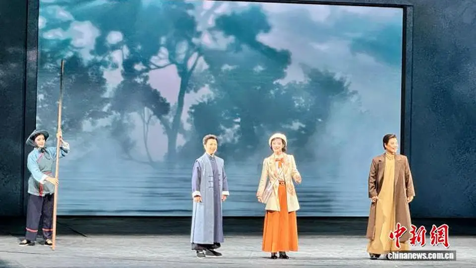 浙江杭州：原创越剧现代戏《女班》首演