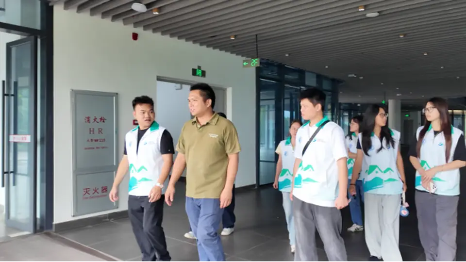 参与茶山茶园探秘！我院“笃志向善”突击队走进柏塘裸心茶厂体验山茶全工序