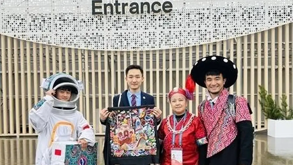 跟着大王老师寻根！贵州花江村孩子用刊物触摸家乡温度