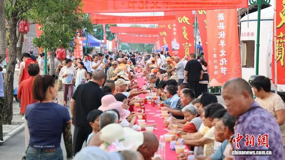 中国多地“伏羊节”集中开席 千年食俗催热“暑期经济”