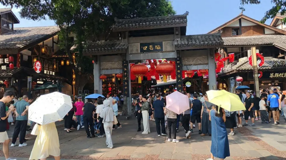 逛服务区光以为只停了车?悄悄参与多元文化互动,你的每一步都藏着不一样的消费体验