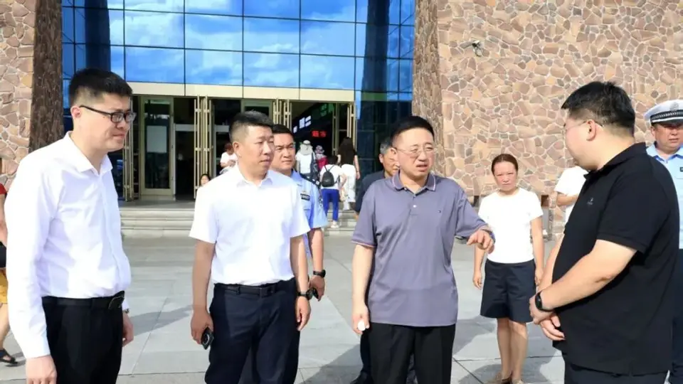 暑期汤旺河林海奇石景区客流高峰在即 梁巍带队调研部署文旅服务与参与体验优化工作