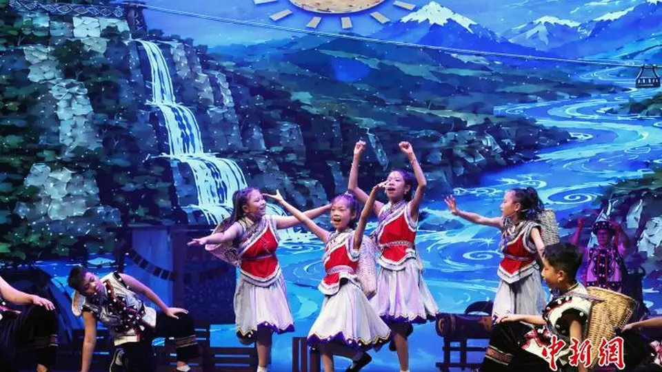 8月5日上海商城剧院 近百名各族师生共演“来自大山”《阿澜朵的奇妙旅程》 带观众沉浸式感受民族文化魅力
