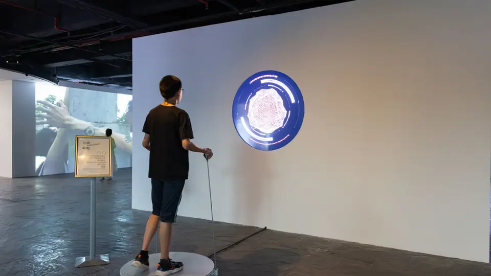 来沪上这场年度艺术大展 亲手参与把情绪“变”成专属视觉图形