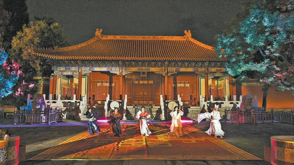 沉浸式夜游活动“点亮”中轴线