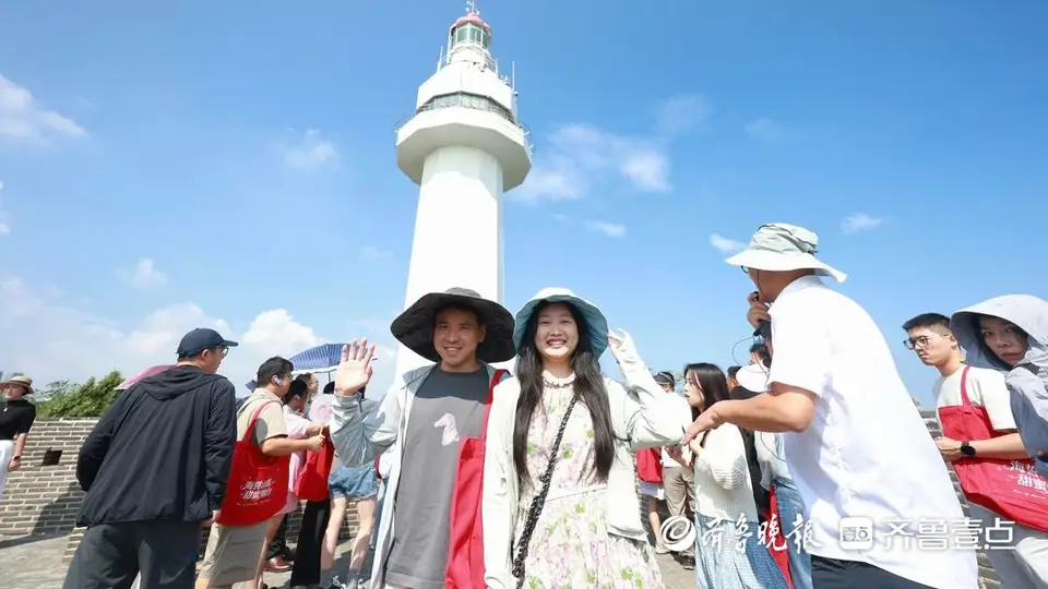 登烟台山、逛老街、品美酒！鲁渝新人携手感受山海烟台的浪漫风情