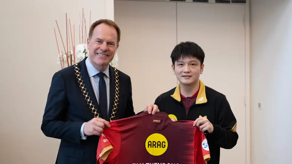樊振东亮相杜塞尔多夫俱乐部