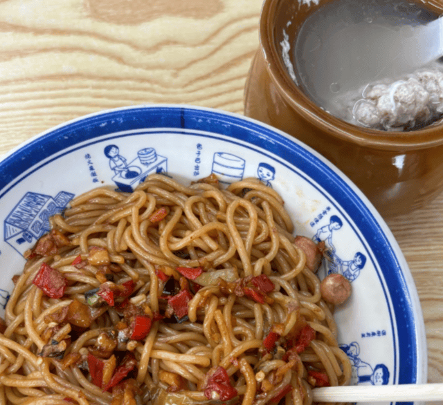 爽滑弹韧咸鲜香辣，一口尝尽南昌拌粉独特风味