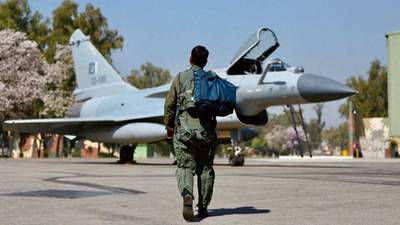 印度飞行员脱口承认只剩32架阵风？歼-10CE究竟击落几架战斗机？