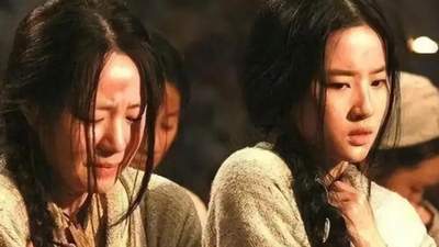 一幅“完美”的皇后画像，端庄华丽，为何让人不敢细看？