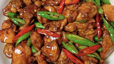 香辣爆炒鸡腿肉：一口入魂的神仙家常味