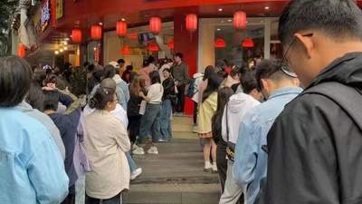 15. 乐山夜游张公桥，哪家甜皮鸭营业到很晚？