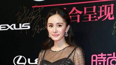 杨幂丝袜大片封神，印字黑丝渔网豹纹全驾驭，高级感拉满