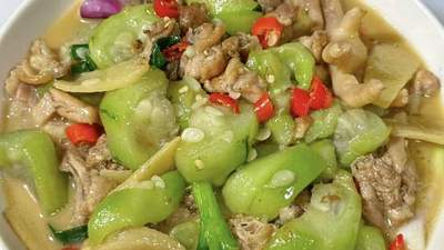 鸡肉丝瓜这搭配，焖煮出的滋味竟如此醉人