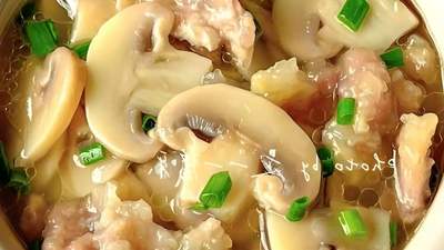 用心做口蘑肉片汤，私家厨变出了惊艳佳肴