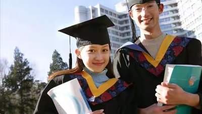 2032年1193万大学生峰值将至,高等教育的“黄金门票”正在作废