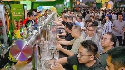 青岛啤酒36年“节庆经济学”：一场啤酒节如何吃透全年增长