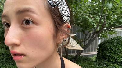 张子枫户外随拍瘦出“纸片人”,脸颊凹陷引热议