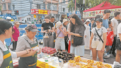 红专街早市：异国游客沉醉东北清晨烟火味