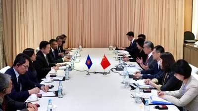 缺席菲律宾晚宴,当着菲外长的面,王毅发出警告,东盟说了句公道话!