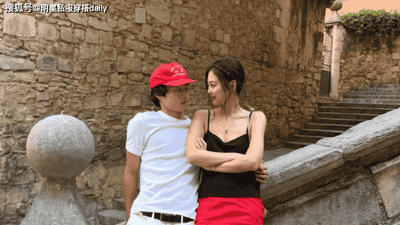 Jennie新曲《Less than a Lover》造型引热议 黑红极简穿搭编发成大众可照搬范本