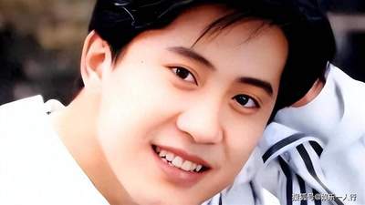 55岁毛宁近况：暂别社交热度只守商演舞台，中老年观众追听老歌坚持真唱不炒作