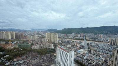 多类景区同质化愈发严重？逛景时常见仿造古建筑、高层楼房，参与旅游的你更爱原生自然景致吗？